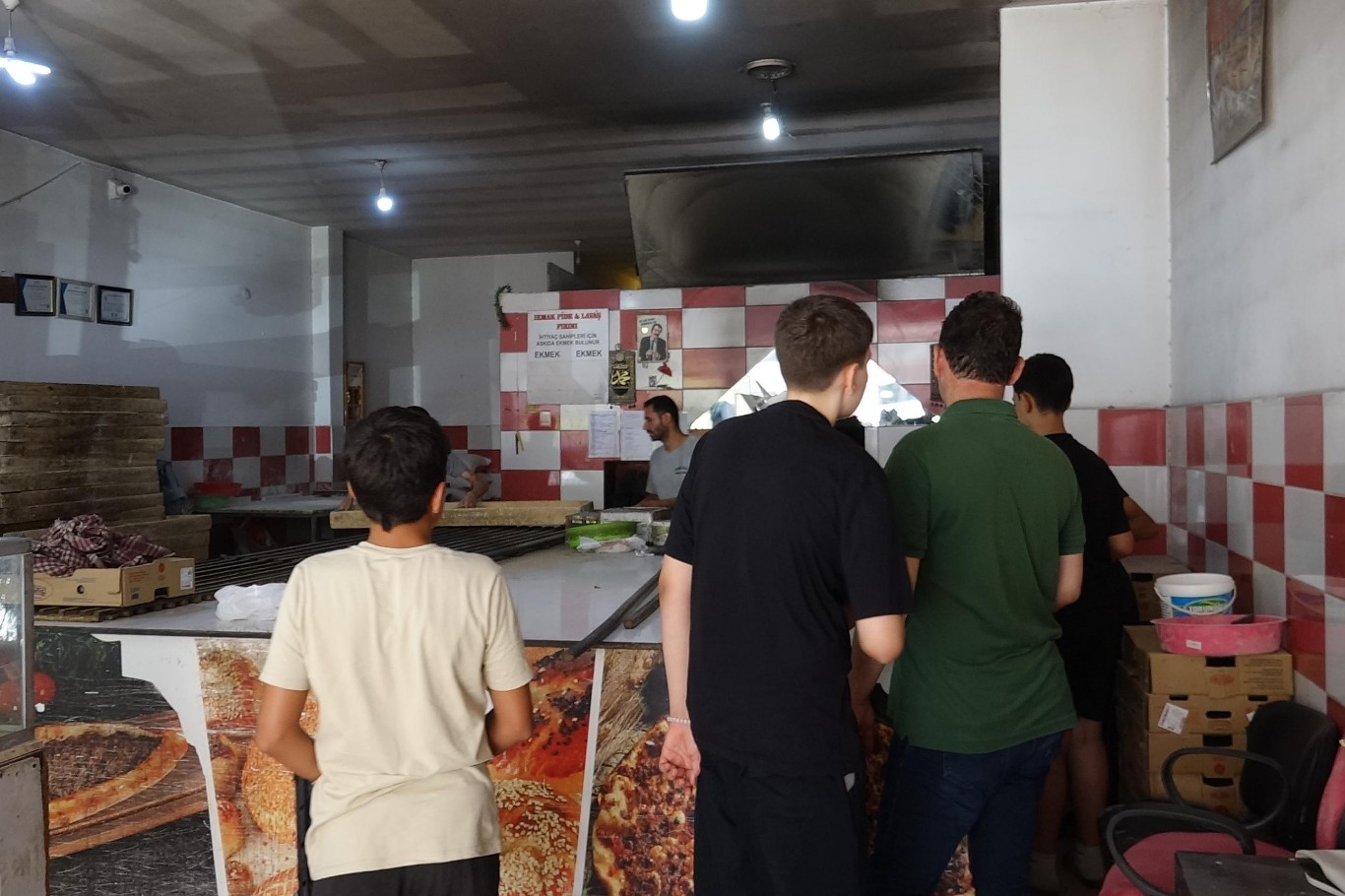 Çeyrek asırlık fırın ustası hem kendisini hem de çıraklarını helal rızık çizgisinde yetiştiriyor