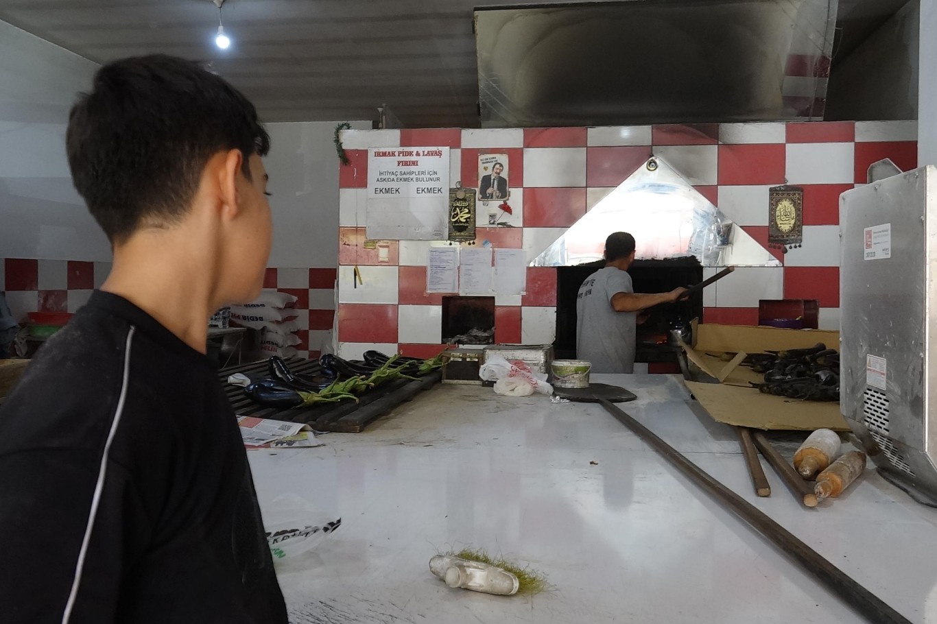 Çeyrek asırlık fırın ustası hem kendisini hem de çıraklarını helal rızık çizgisinde yetiştiriyor