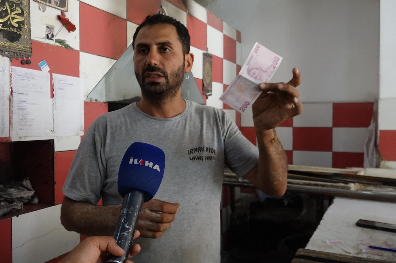 Çeyrek asırlık fırın ustası hem kendisini hem de çıraklarını helal rızık çizgisinde yetiştiriyor
