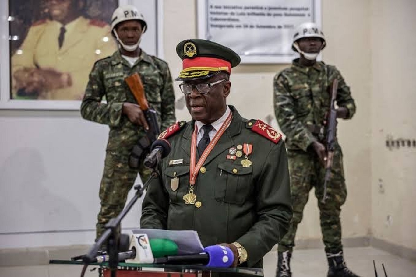 Guinea-Bissau votes to grant the president expanded powers
