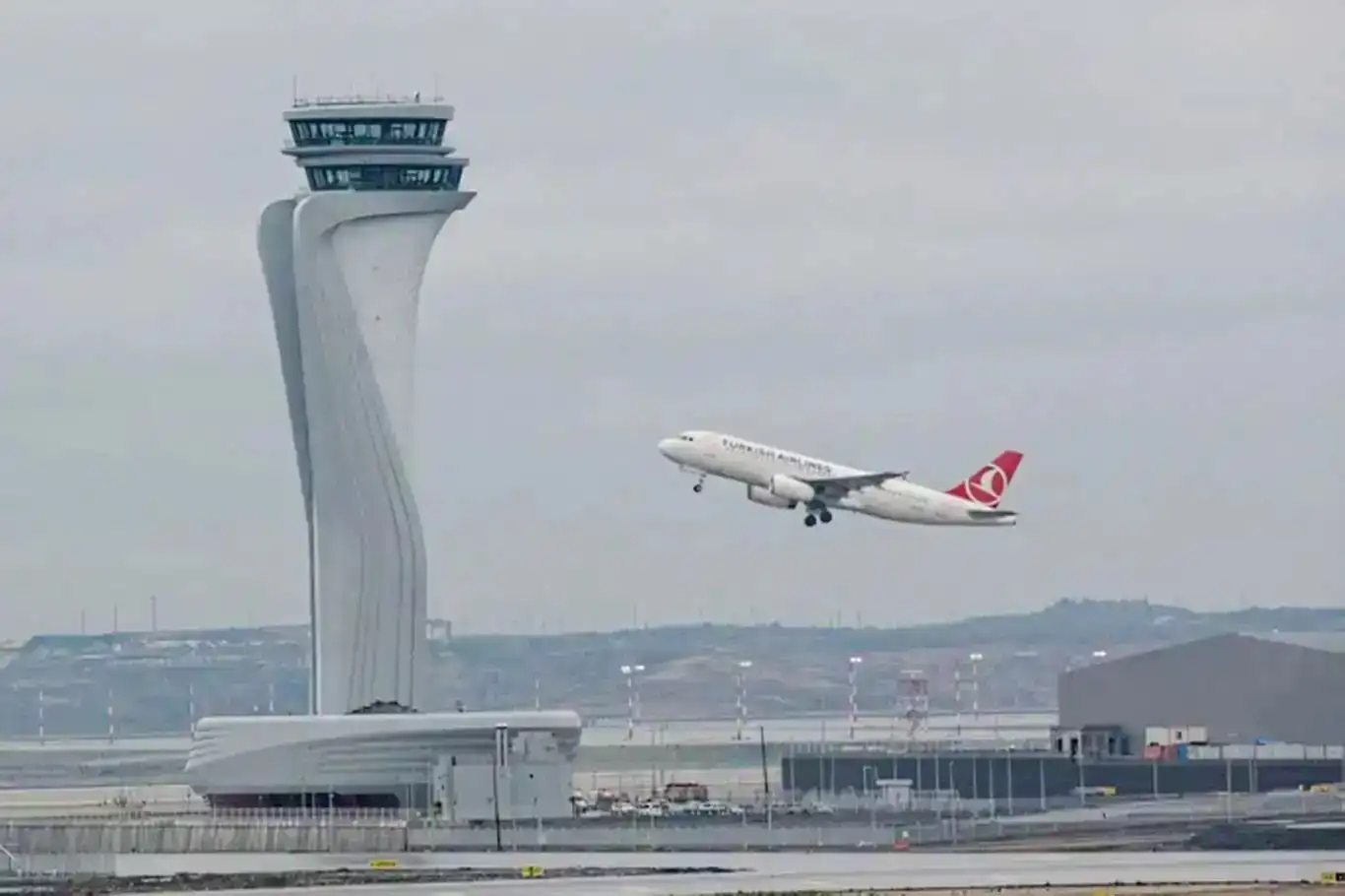 İstanbul Havalimanı'nda günlük 1787 uçuşla rekor kırıldı