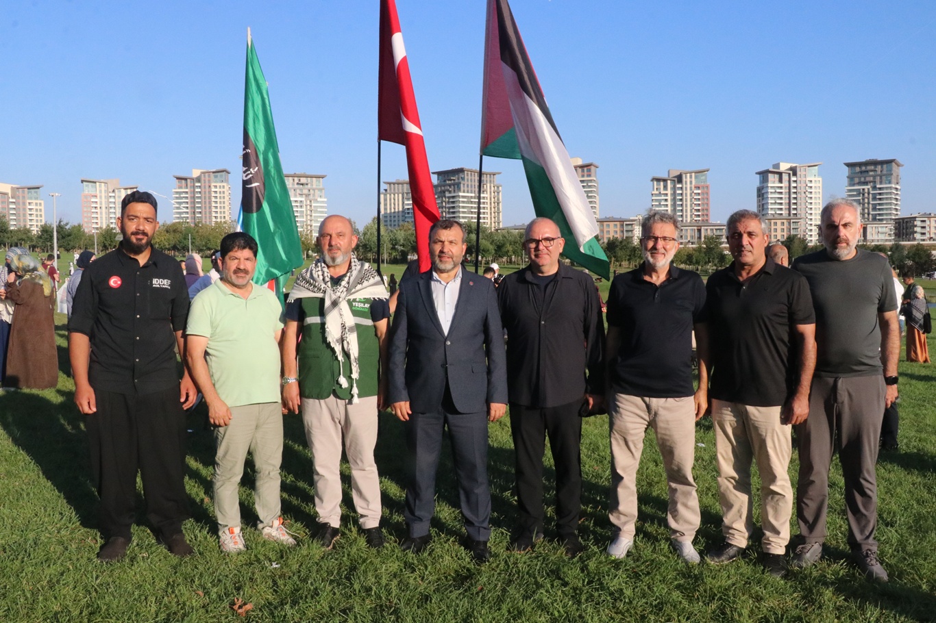 Uçurtmalar Gazeli çocuklar için gökyüzüne bırakıldı