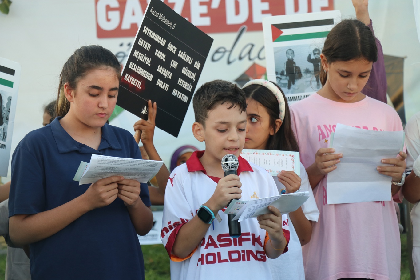 Uçurtmalar Gazeli çocuklar için gökyüzüne bırakıldı