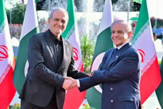 Pakistan Başbakanı Şerif ile İran Cumhurbaşkanı Pezeşkiyan bölgesel gelişmeleri ele aldı