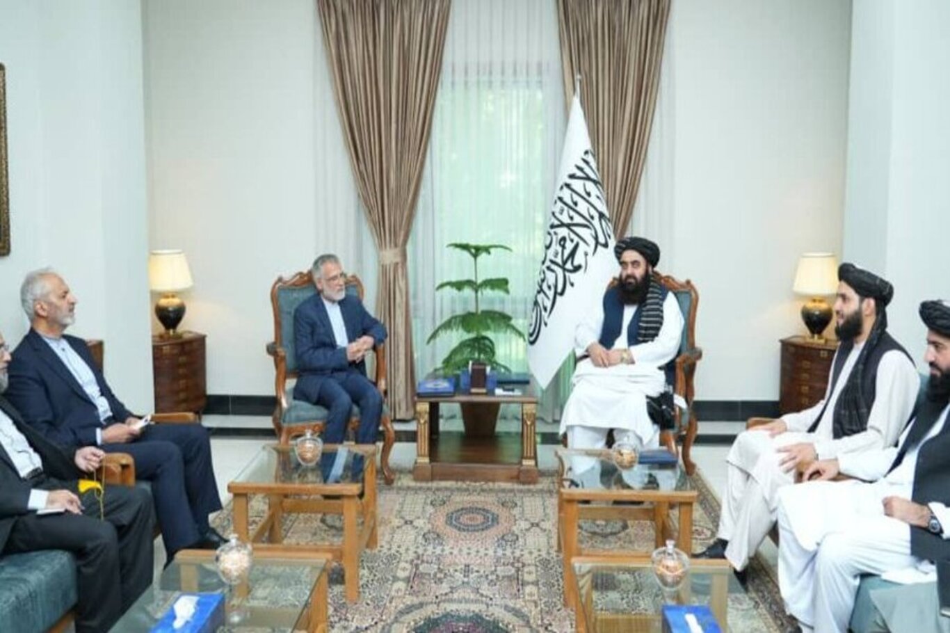 Afghan, Iranian officials hold talks on bilateral and regional issues