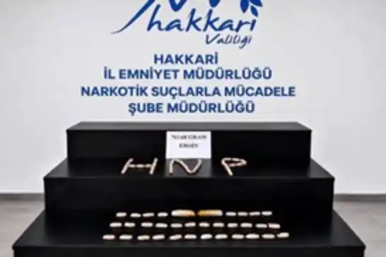 Hakkari'de İran uyruklu 2 şüphelinin midesinden 763 gram eroin çıktı