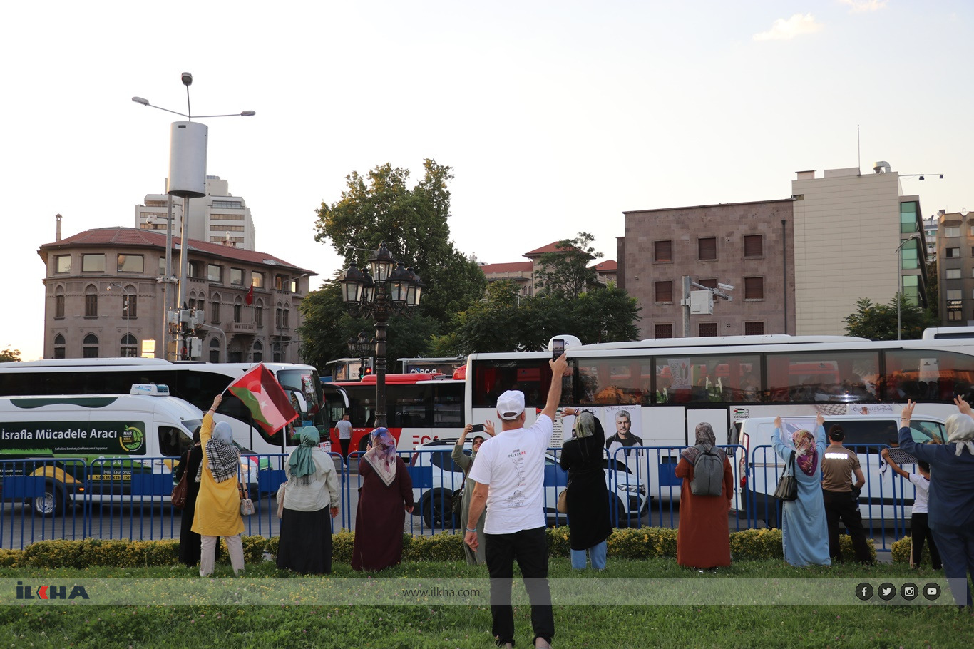 Hundreds welcome Palestine Convoy for Gaza solidarity in Ankara