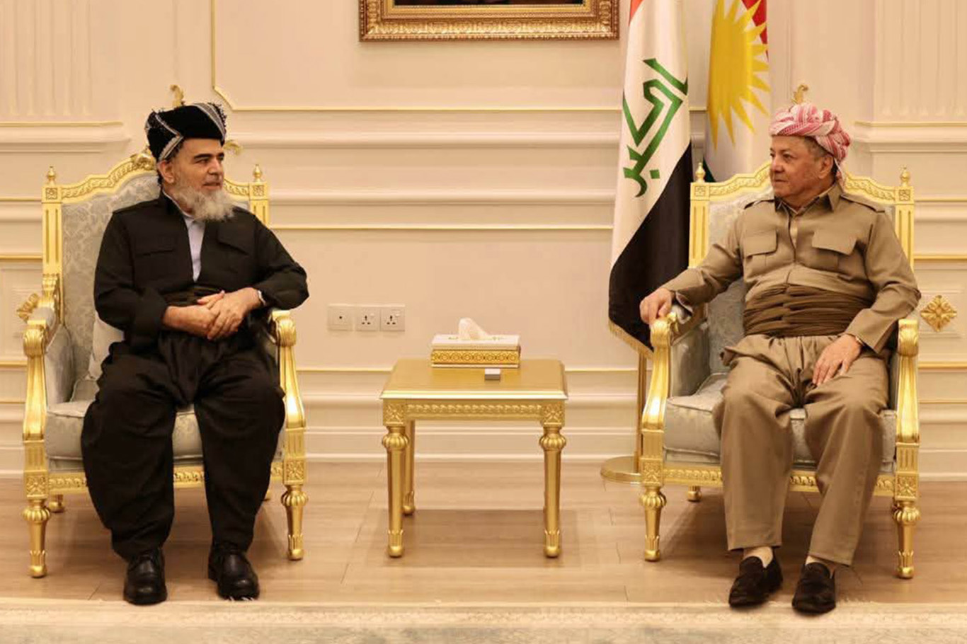 مسعود بارزاني وعلي بابير يبحثان الأزمة السياسية في إقليم كردستان العراق