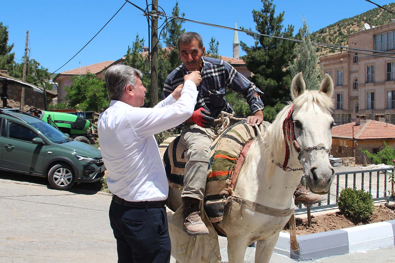HÜDA PAR'lı Belediye Başkanı Özhan'ın hizmetleri vatandaşın takdirini topluyor