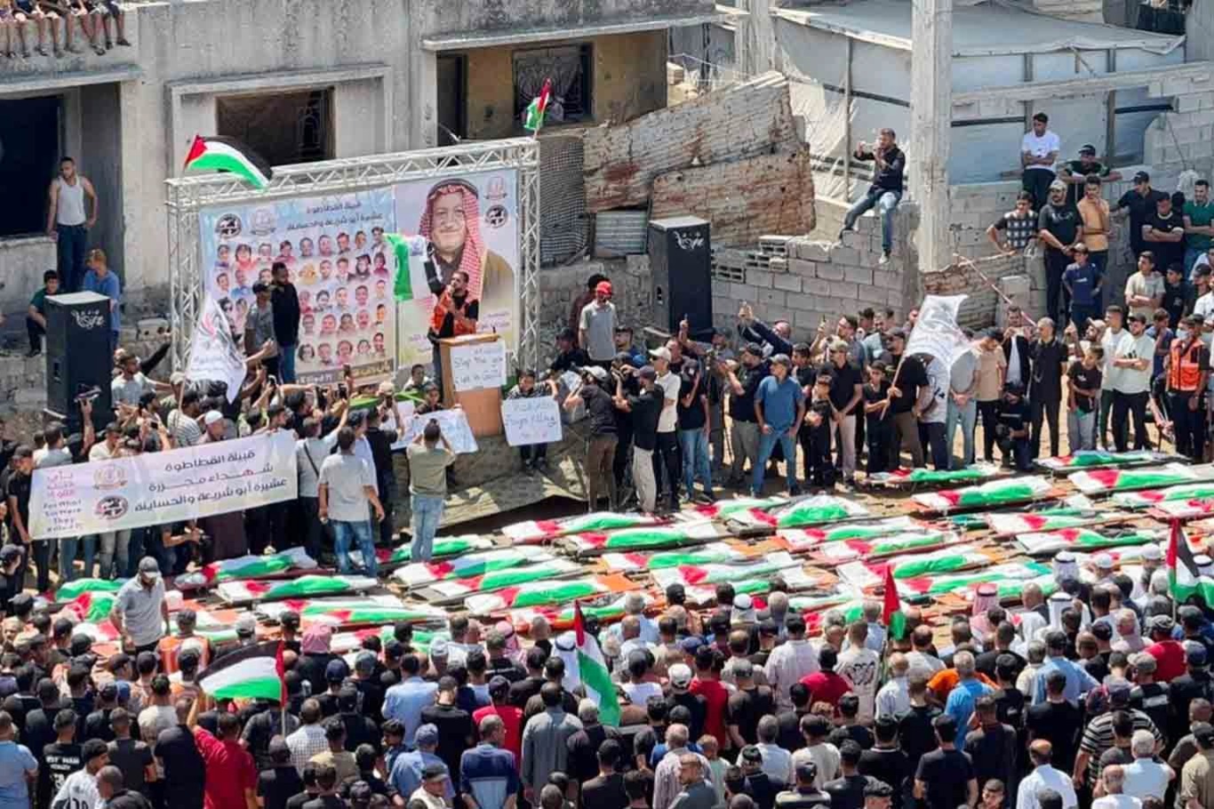 غزة..تشييع 112 شهيدًا من عائلتين بعد انتشال جثامينهم من تحت الأنقاض