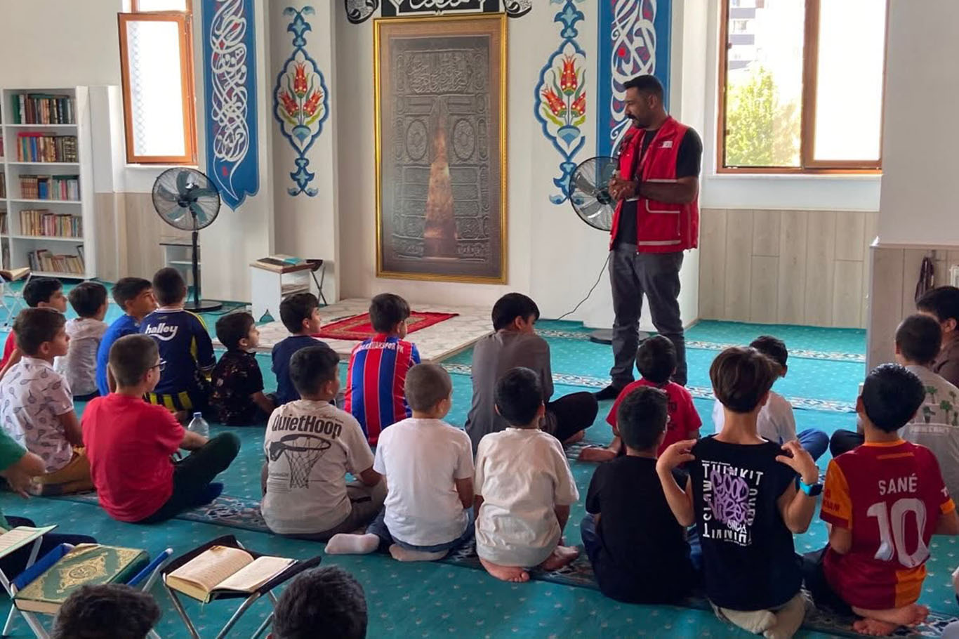 Yaz Kur'an Kursu'nda öğrenciler hem öğreniyor hem sosyal etkinliklere katılıyor