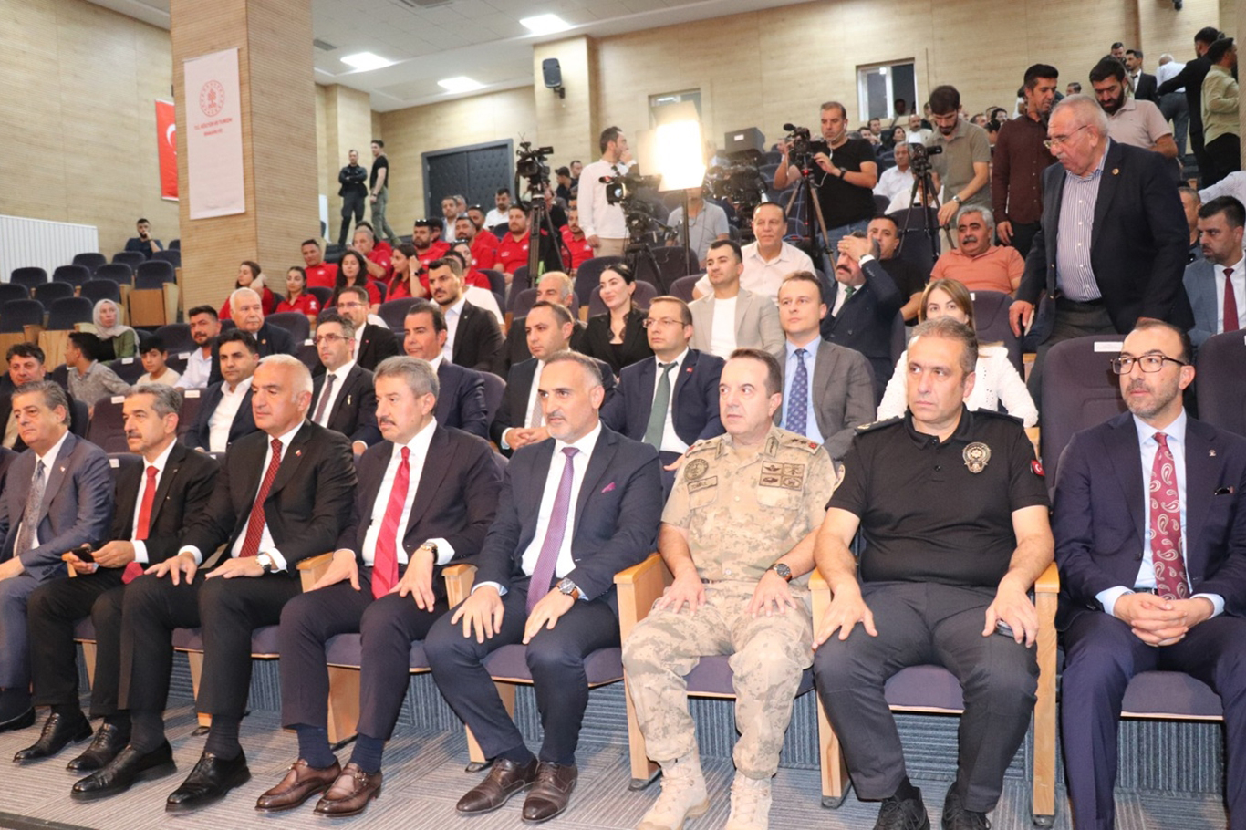 Kültür ve Turizm Bakanı Ersoy, Şırnak’ta kütüphane ve Kültür ve Turizm Müdürlüğü hizmet binası açılışını gerçekleştirdi