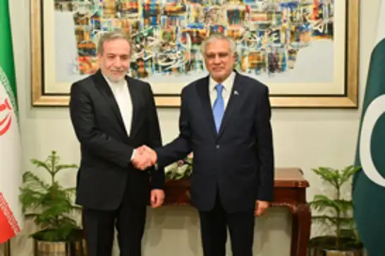 وزیر امور خارجه پاکستان با عراقچی، همتای ایرانی خود دیدار کرد