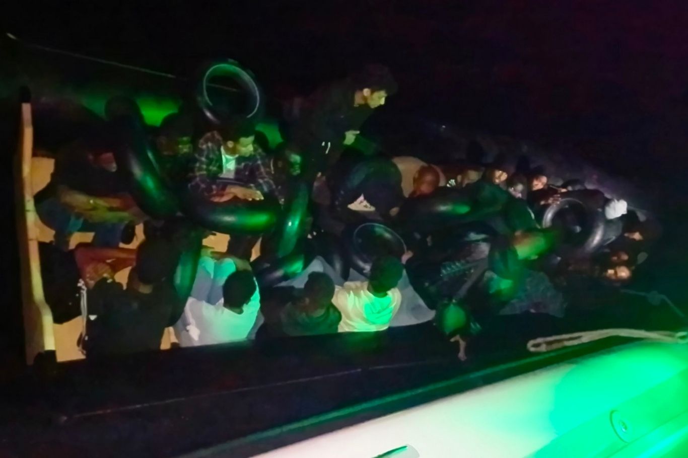 İzmir açıklarında 25 düzensiz göçmen kurtarıldı