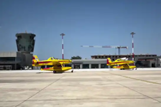 Fransa'daki yangın görevini tamamlayan Türkiye uçakları yurda döndü