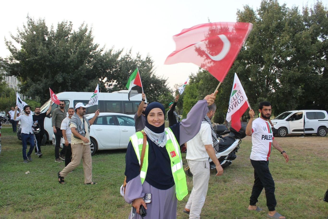 Adana'da Filistin vicdan konvoyu coşkuyla Karşılandı: "Menzilimiz Kudüs ve Mescid-i Aksa"