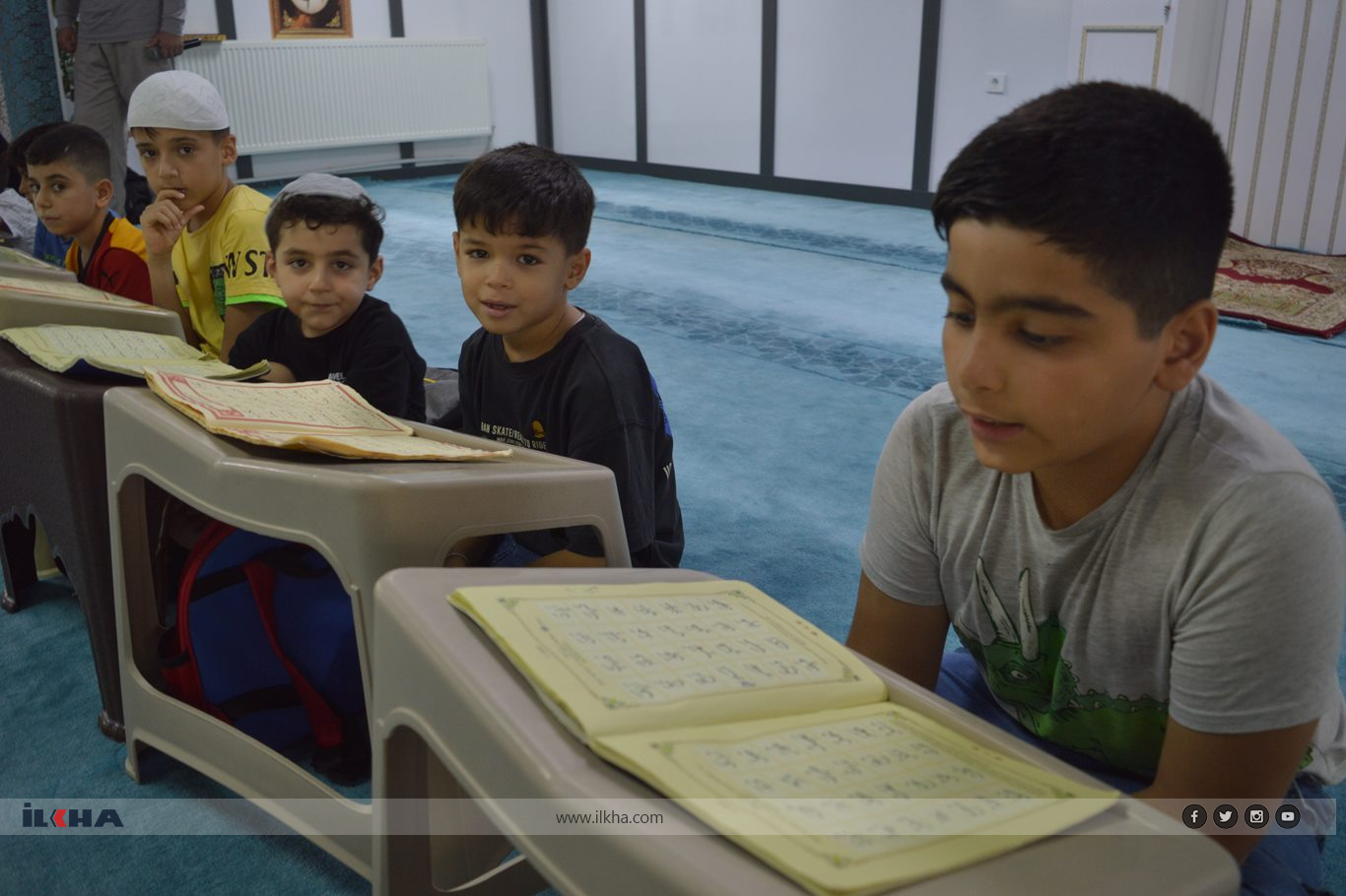 Li Sêrtê, mizgeft bi dengê kêfxweş ê zarokên ku Quranê dixwînin tijî dibin