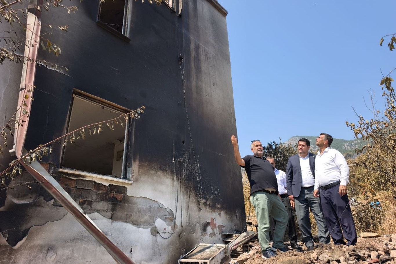 HÜDA PAR Antalya İl Başkanlığı’ndan yangın bölgesine ziyaret