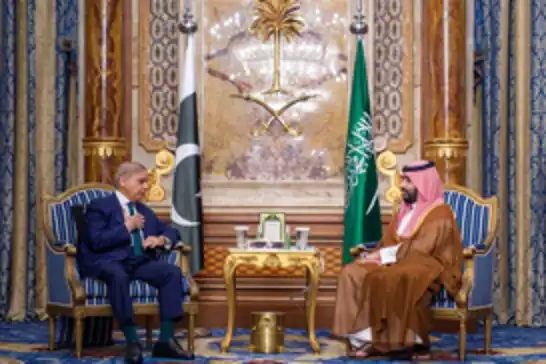 باكستان: رئيس الوزراء وقائد الجيش يزوران السعودية