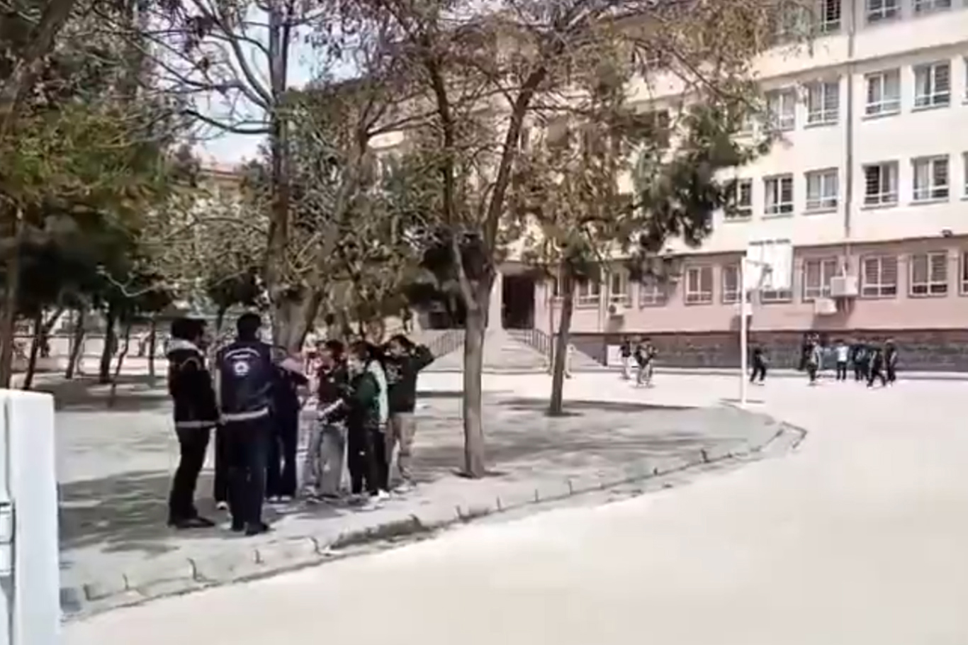 Okullarda güvenliğin artırılmasına yönelik 30 bin güvenlik görevlisi alınacak