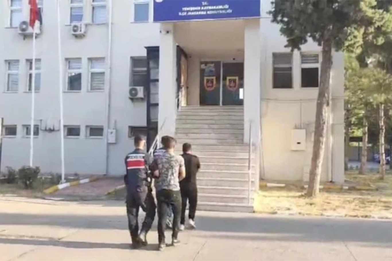 Li 30 bajaran li dijî DAÎŞê operasyon: 104 şikdar hatin binçavkirin