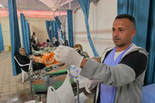 العلاج مفقود والسفر ممنوع..أزمة الأدوية تفتك بمرضى السرطان في غزة