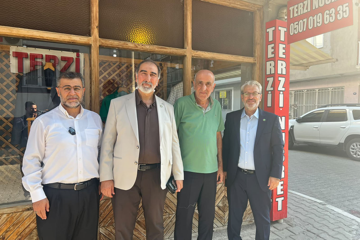 HÜDA PAR Genel Sekreteri Mehmet Hüseyin Yılmaz, İzmir'de esnafı ziyaret etti