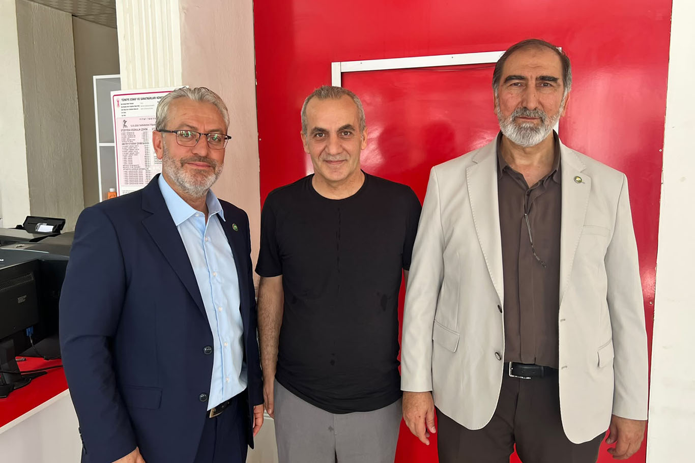 HÜDA PAR Genel Sekreteri Mehmet Hüseyin Yılmaz, İzmir'de esnafı ziyaret etti