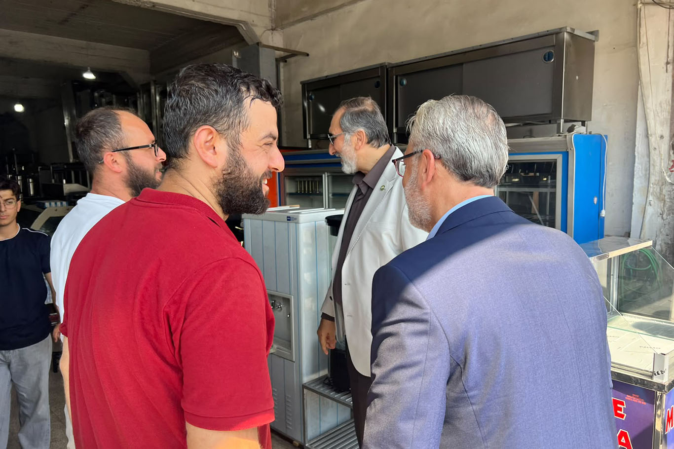 HÜDA PAR Genel Sekreteri Mehmet Hüseyin Yılmaz, İzmir'de esnafı ziyaret etti