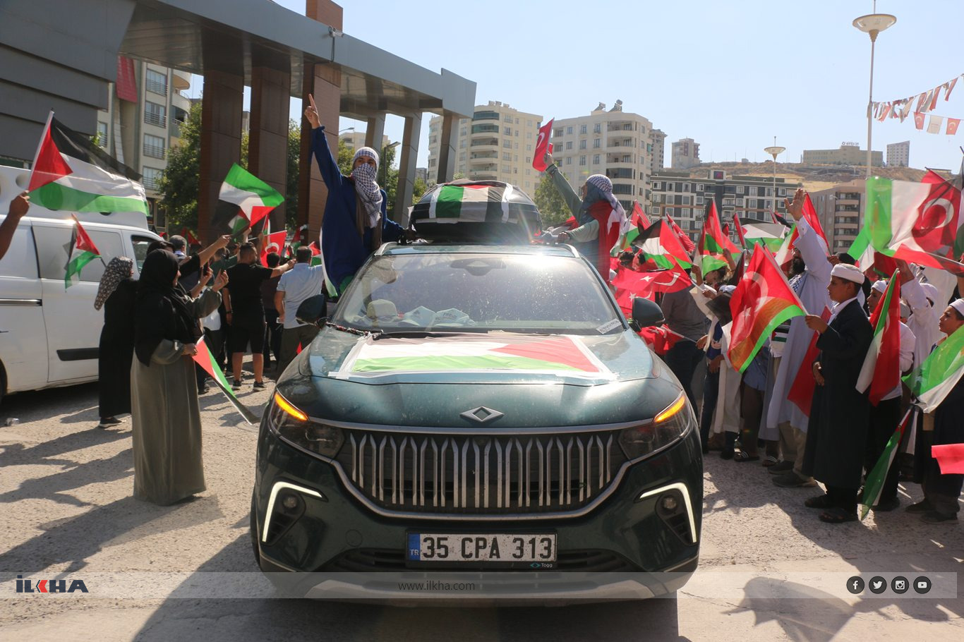 Thousands gather in Şanlıurfa to stand with International Palestine Convoy