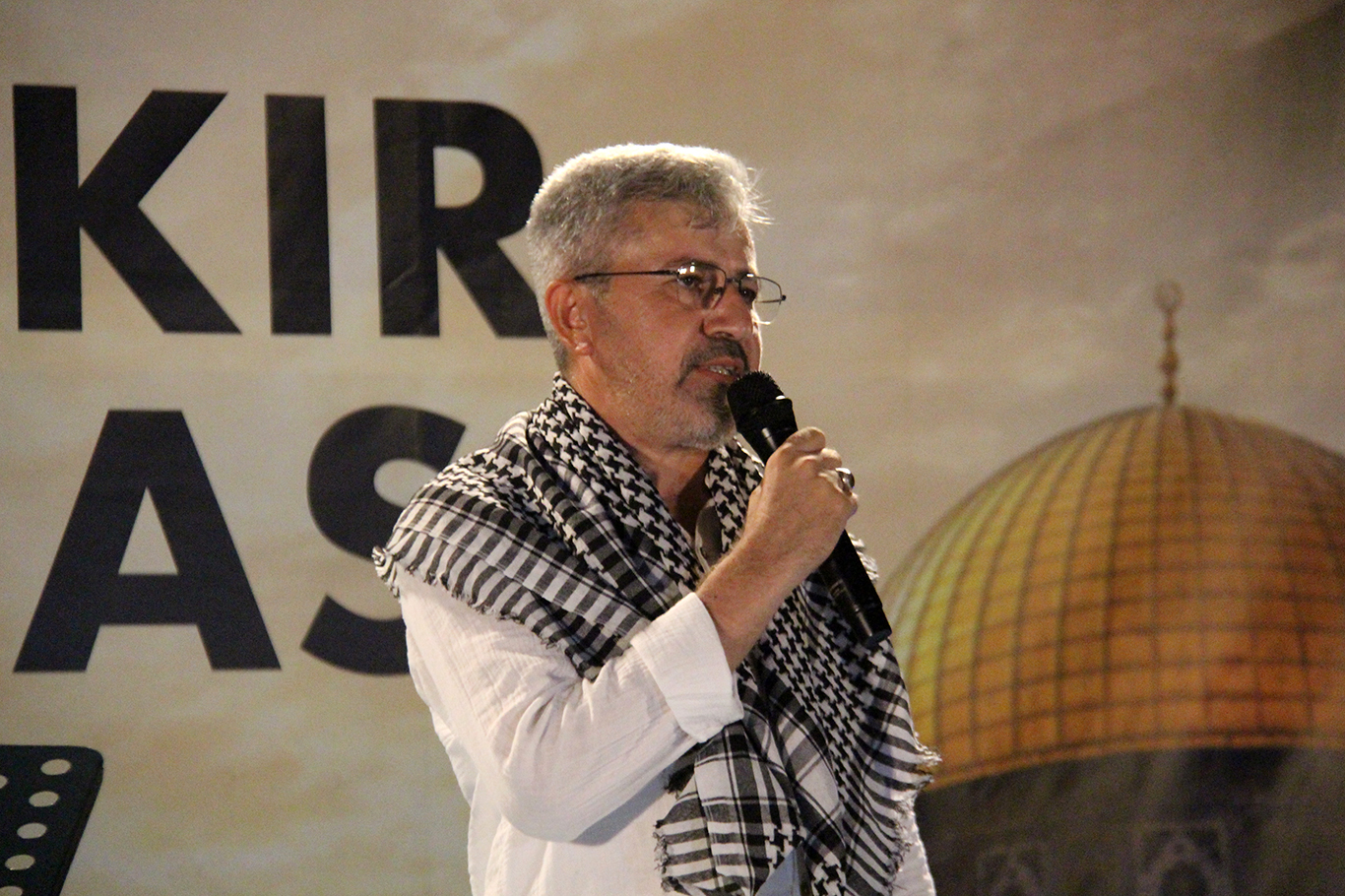 Fikret Özçelik