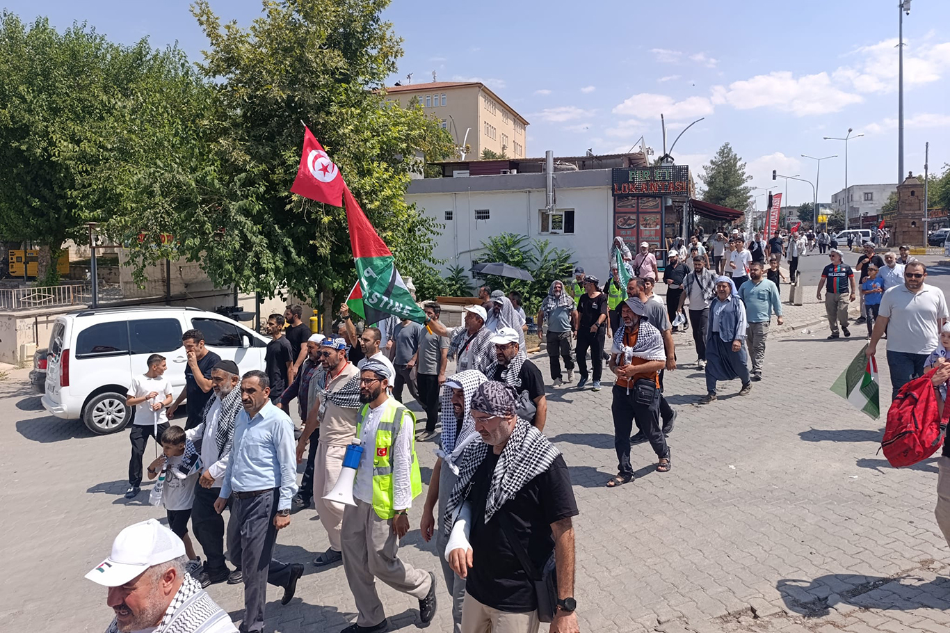 Filistin Konvoyu Çınar'da yoğun katılım ile karşılandı