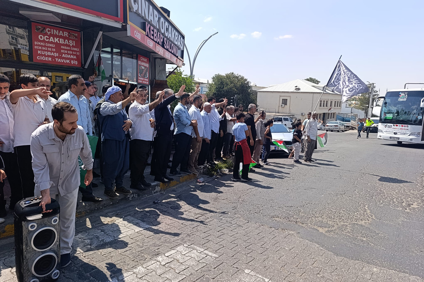 Filistin Konvoyu Çınar'da yoğun katılım ile karşılandı