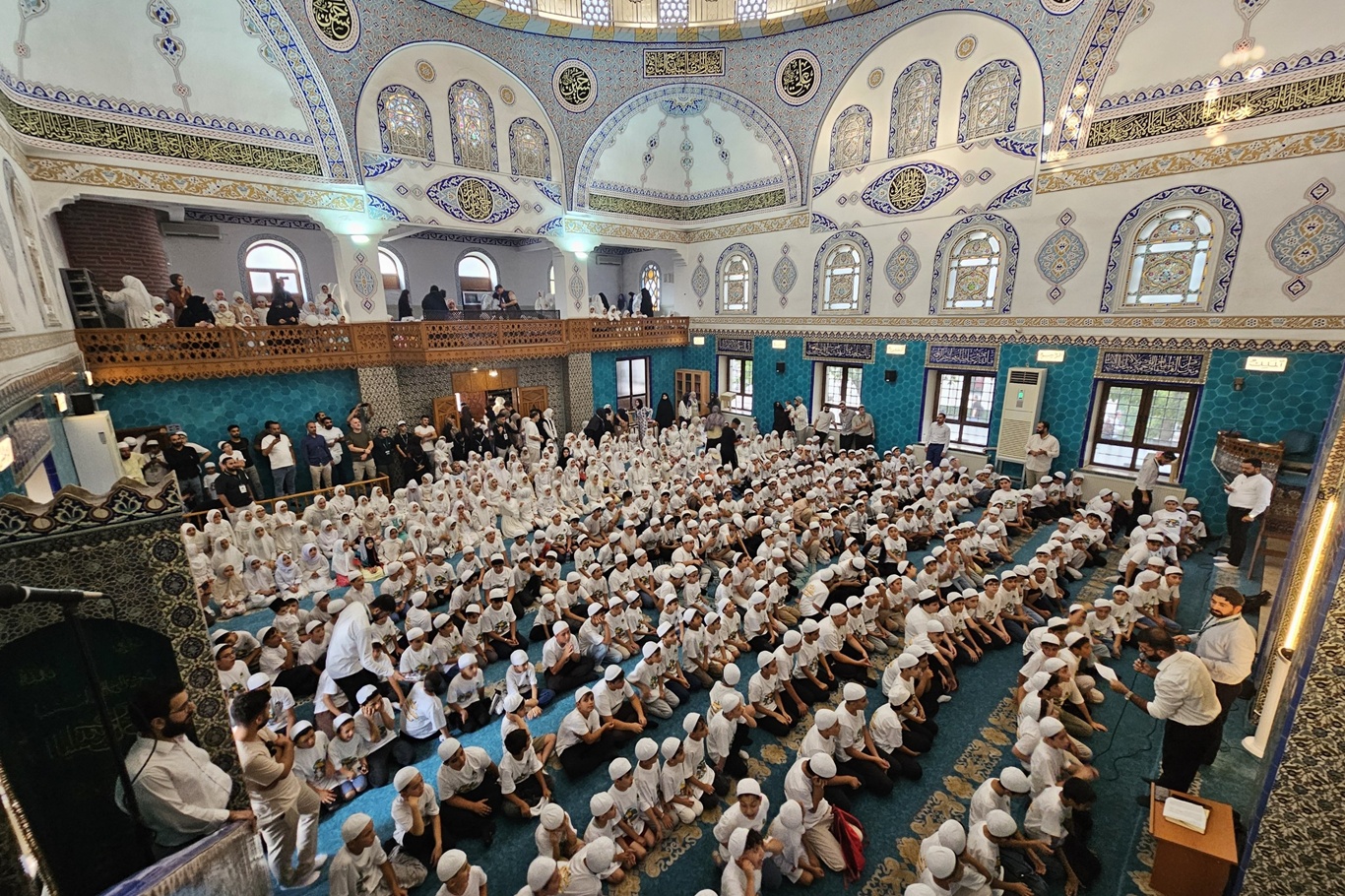 Bursa’da yüzlerce çocuk “Hayat Namazla Güzeldir” programında bir araya gelerek kitlesel yürüyüş gerçekleştirdi