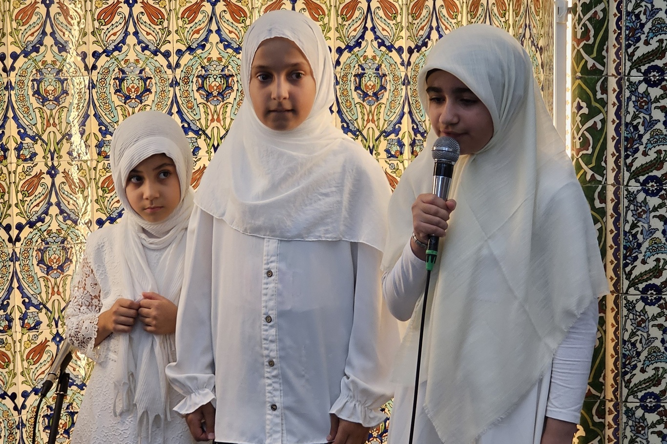 Bursa’da yüzlerce çocuk “Hayat Namazla Güzeldir” programında bir araya gelerek kitlesel yürüyüş gerçekleştirdi