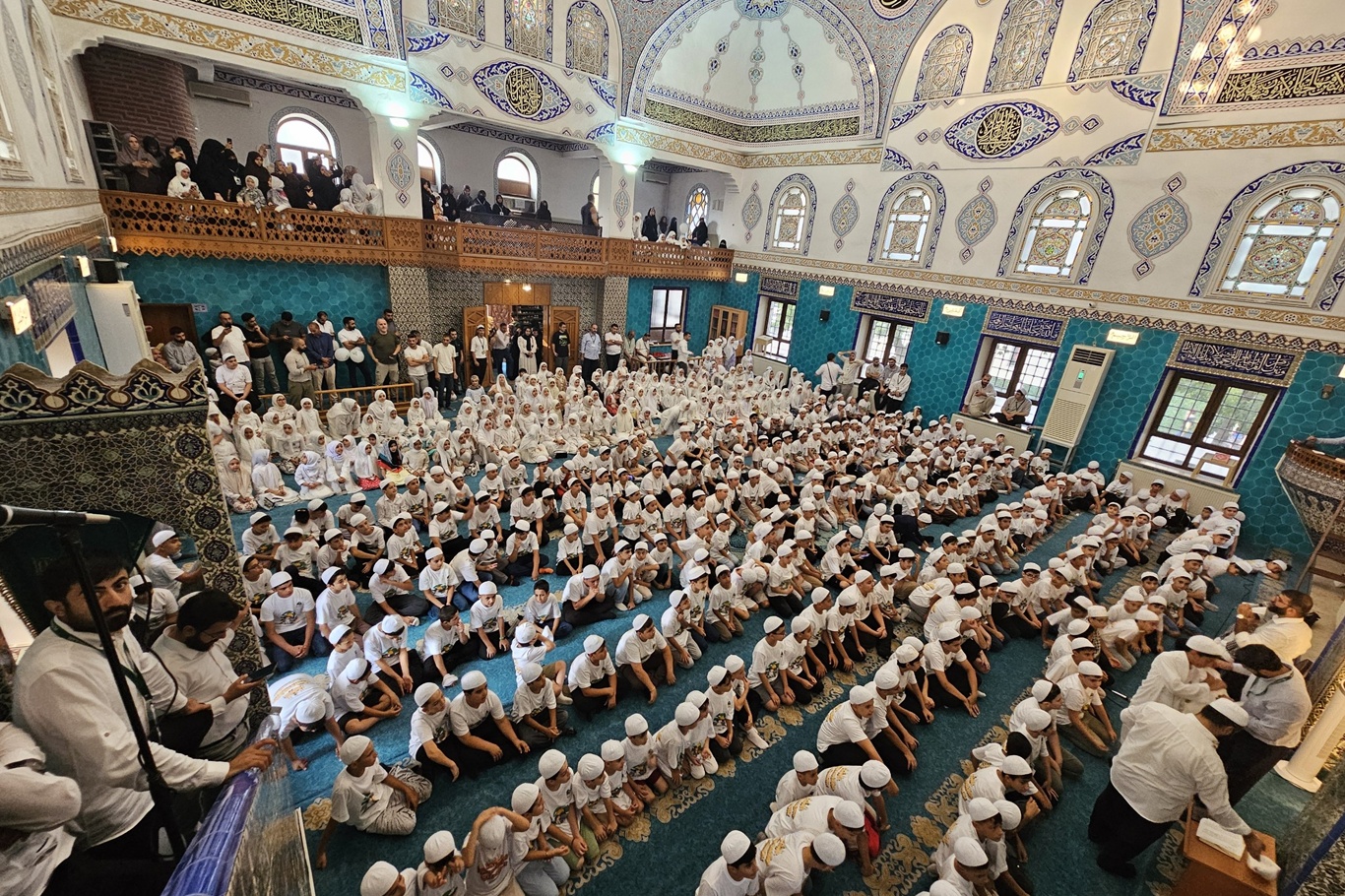 Bursa’da yüzlerce çocuk “Hayat Namazla Güzeldir” programında bir araya gelerek kitlesel yürüyüş gerçekleştirdi