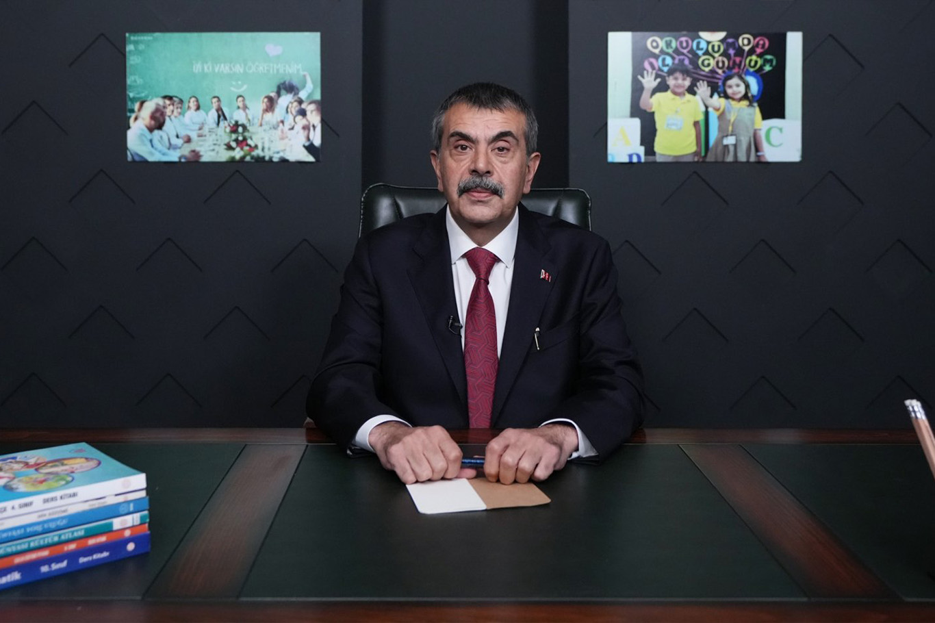 Bakan Tekin öğretmenlere seslendi: Eğitimin merkezinde yetkin ve erdemli insan var