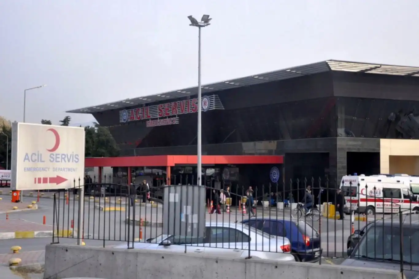 Bornova'da kayıp olarak aranan kişi aracının yanında bilinci kapalı bulundu