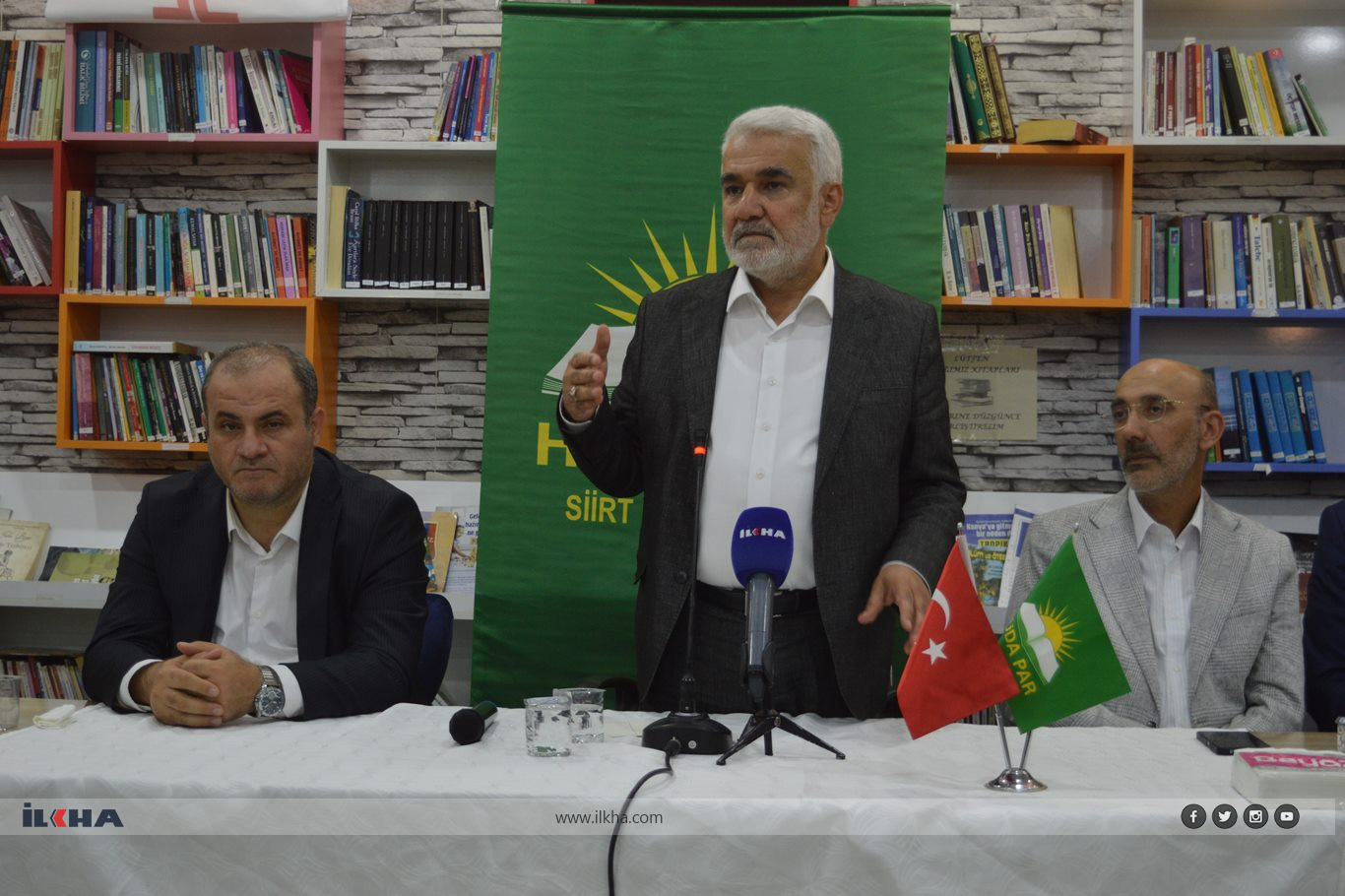HÜDA PAR Chairman shares political and moral lessons with young people at Siirt meeting