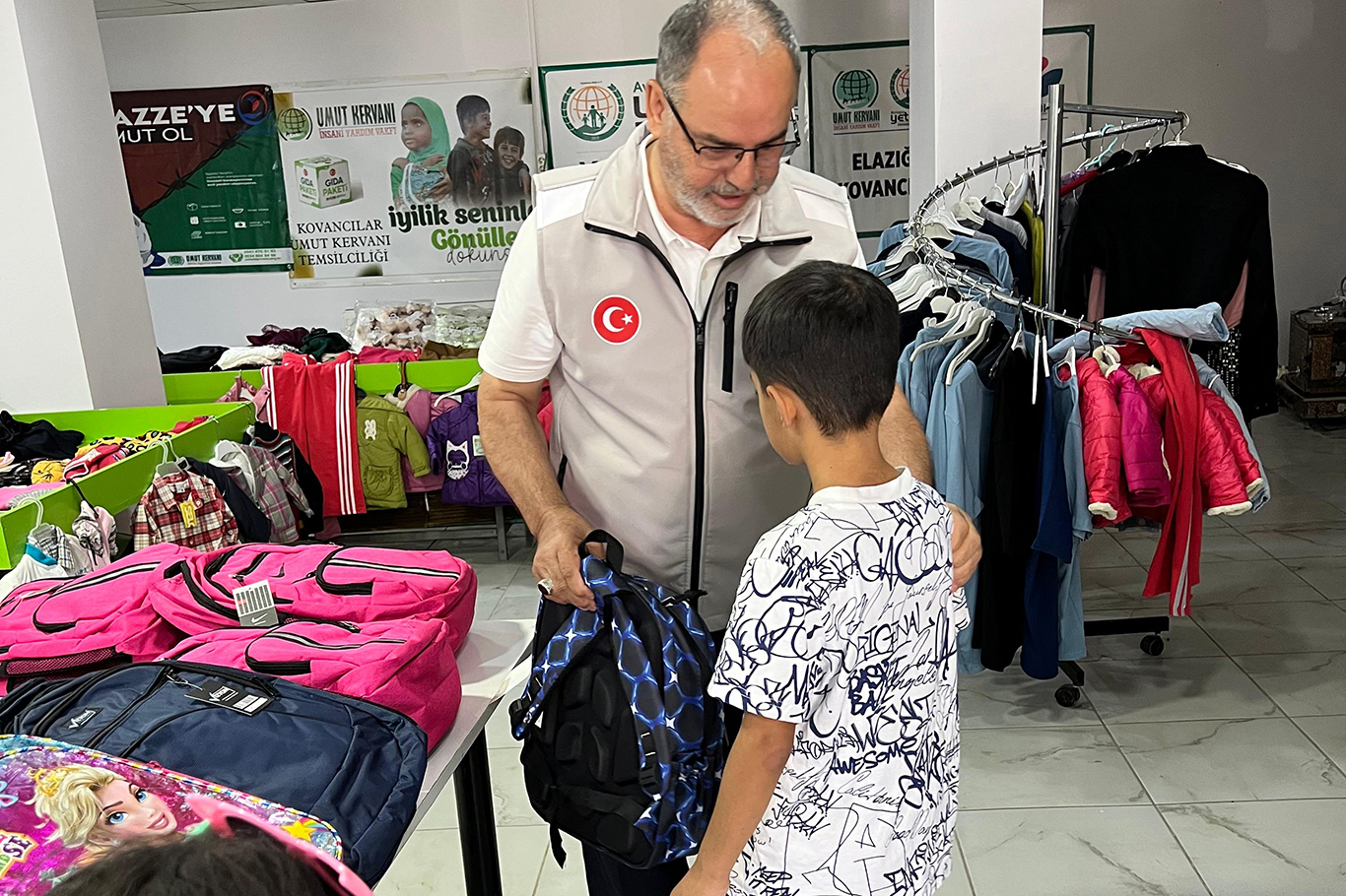Umut Kervanından Kovancılar'da ihtiyaç sahibi ailelere destek