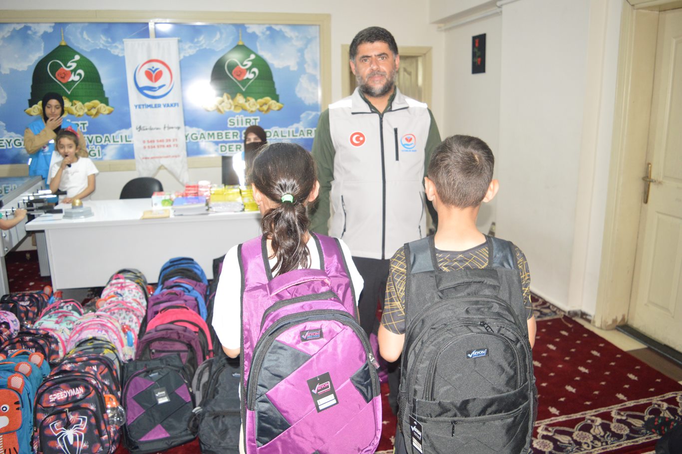 Siirt’te 120 yetim çocuğun eğitim sevincine hayırsever desteği