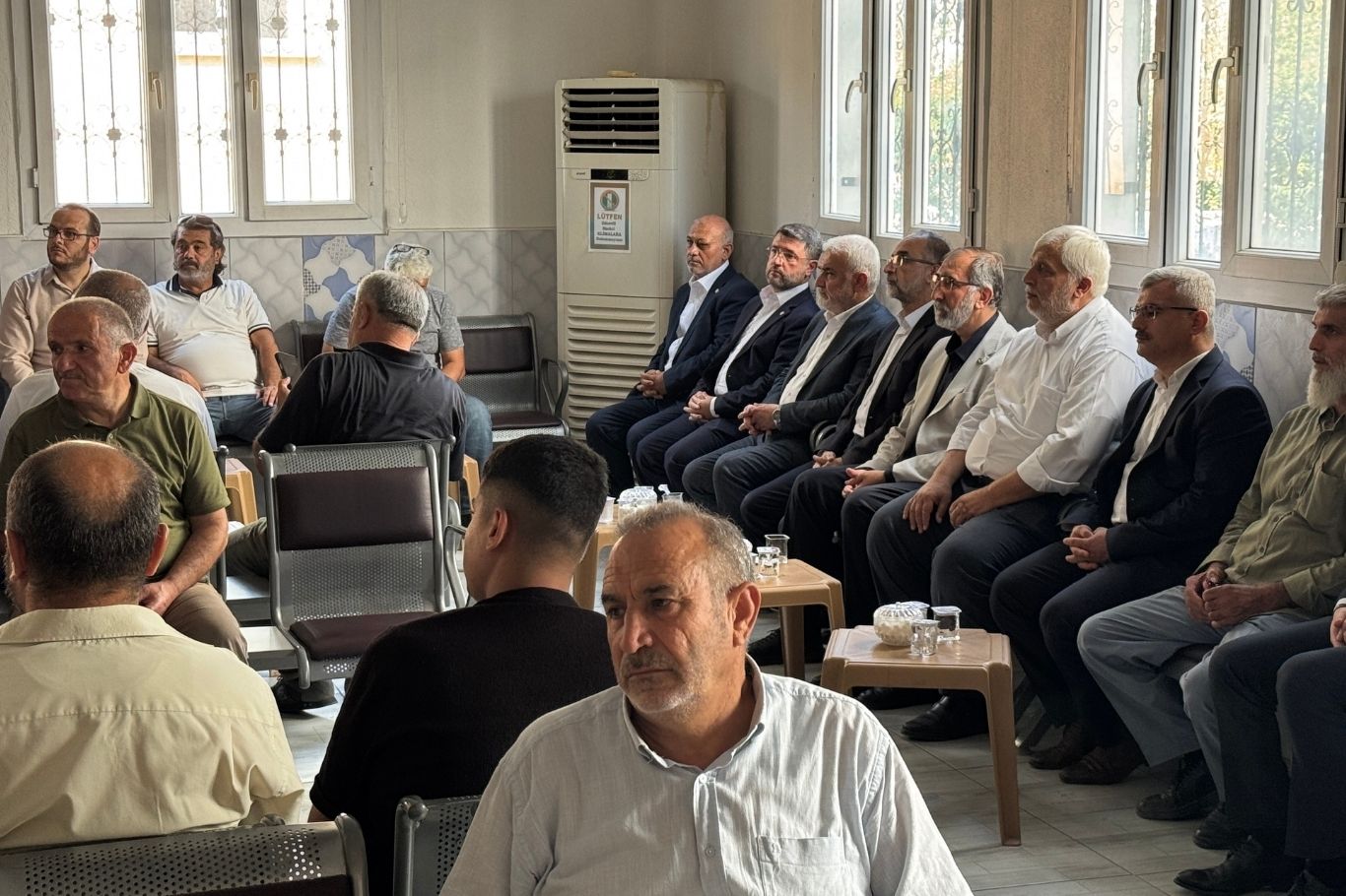 HÜDA PAR Genel Başkanı Zekeriya Yapıcıoğlu, partisinin Trabzon İl Başkanı Hakan Özbay ile Adana Seyhan İlçe Başkanı Yusuf Özbay’ın vefat eden babası için Ceyhan ilçesinde kurulan taziye evini ziyaret ederek aileye başsağlığı dileğinde bulundu.