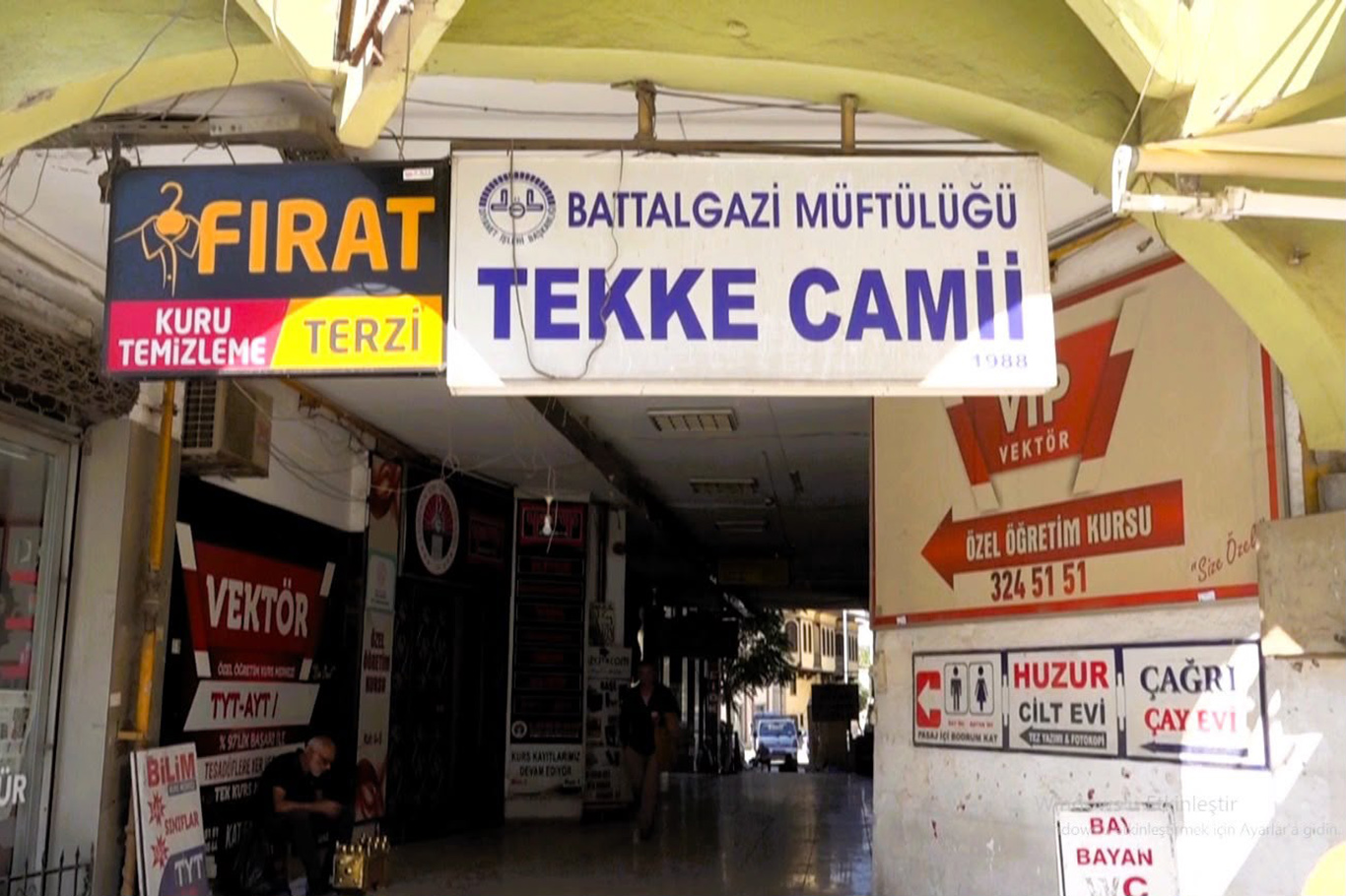 Malatya'da 3 yıldır tartışılan Tekke Camii çevresindeki iş yerleri mühürlendi