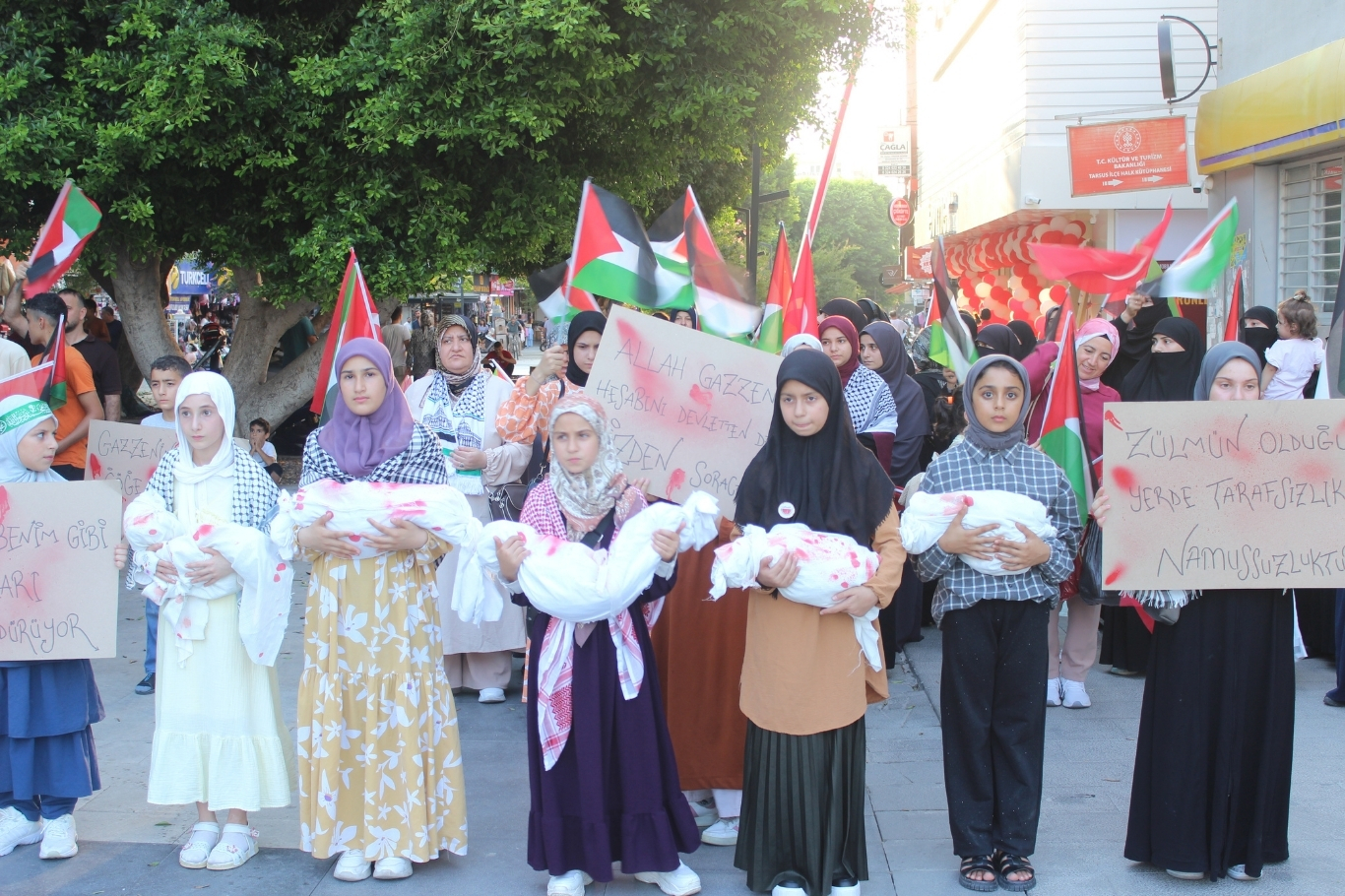 Tarsus'ta Gazze için "dur" çağrısı