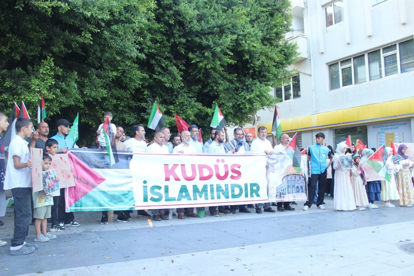Tarsus'ta Gazze için "dur" çağrısı