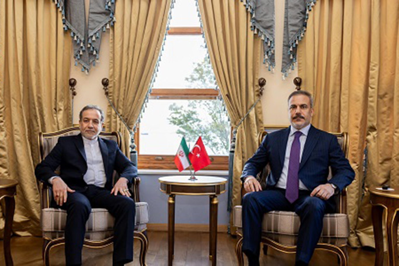 گفتگوی فیدان، وزیر خارجه ترکیه با عراقچی، وزیر خارجه ایران