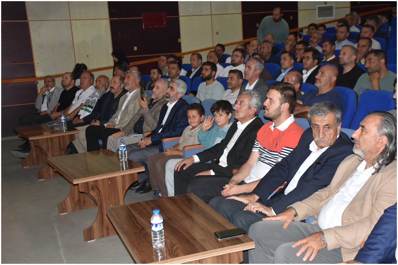 Bitlis’te katılımcıları gözyaşına boğan Filistin konferansı