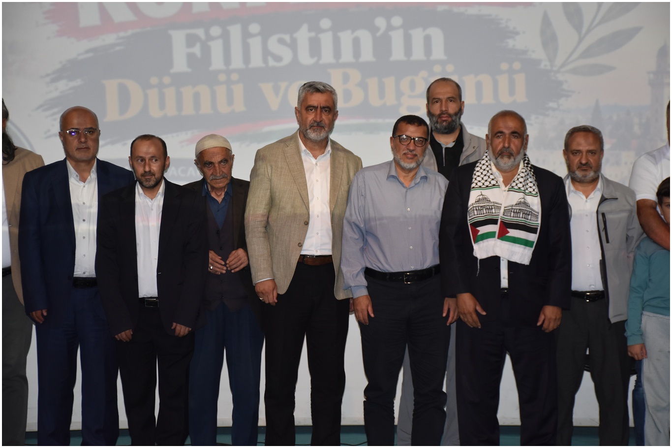 Bitlis’te katılımcıları gözyaşına boğan Filistin konferansı