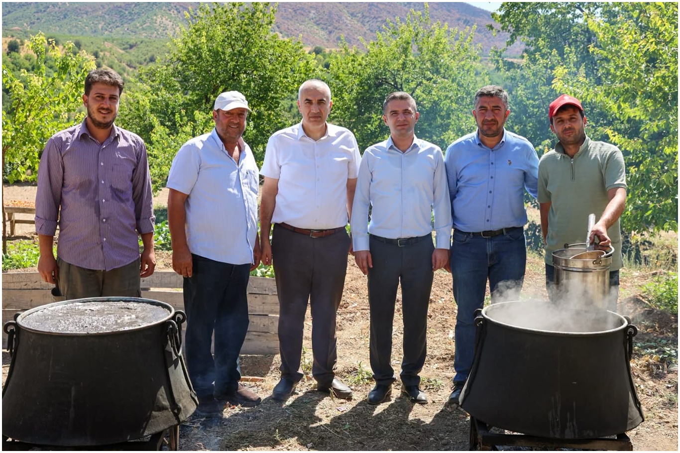Pütürge Kırmızısı üzümü pekmeze dönüşüyor