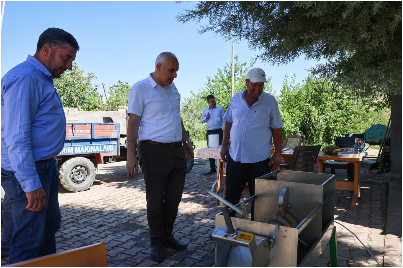 Pütürge Kırmızısı üzümü pekmeze dönüşüyor